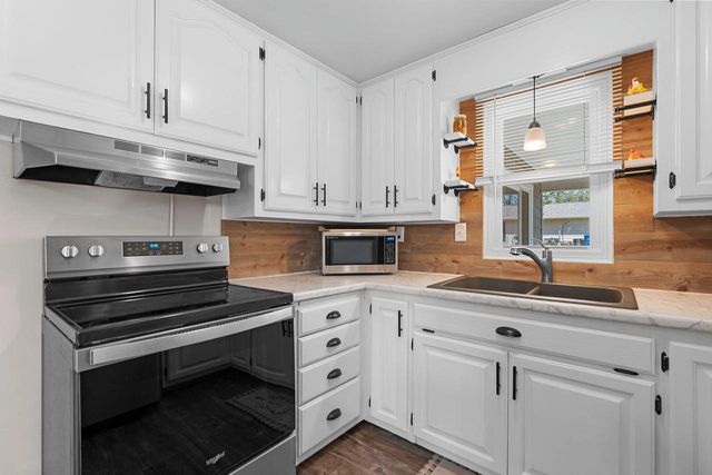 1810 WOOD LANE, Green Bay, WI 54304