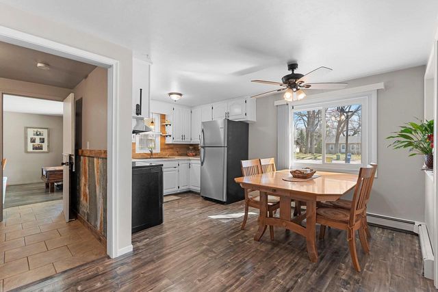1810 WOOD LANE, Green Bay, WI 54304