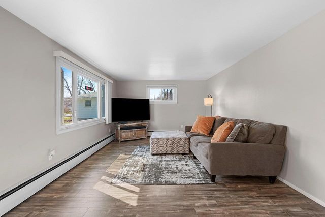 1810 WOOD LANE, Green Bay, WI 54304