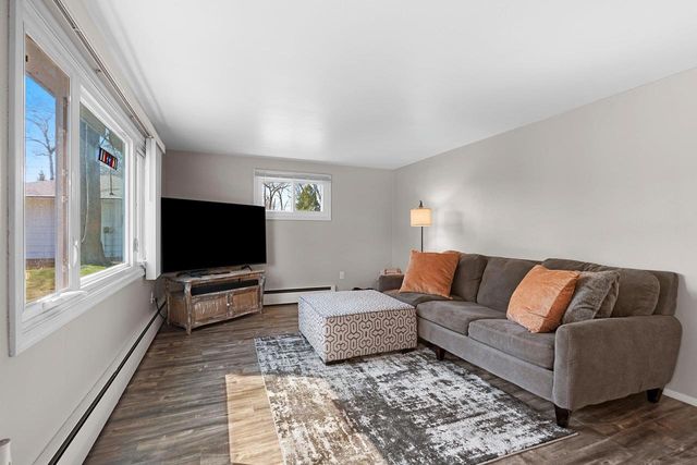 1810 WOOD LANE, Green Bay, WI 54304