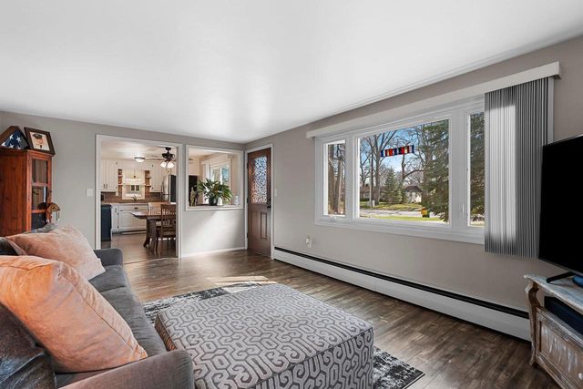 1810 WOOD LANE, Green Bay, WI 54304