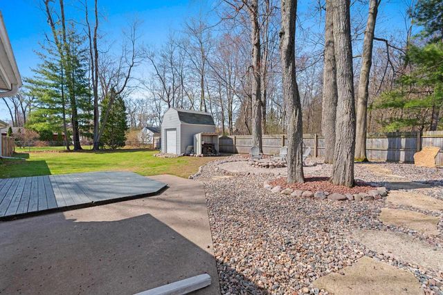 1810 WOOD LANE, Green Bay, WI 54304