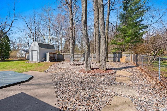 1810 WOOD LANE, Green Bay, WI 54304