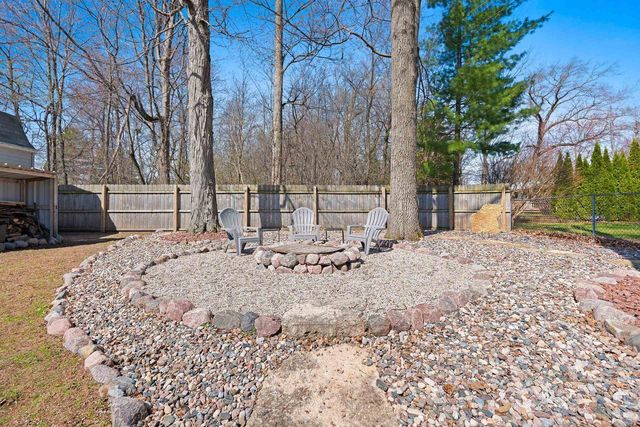 1810 WOOD LANE, Green Bay, WI 54304