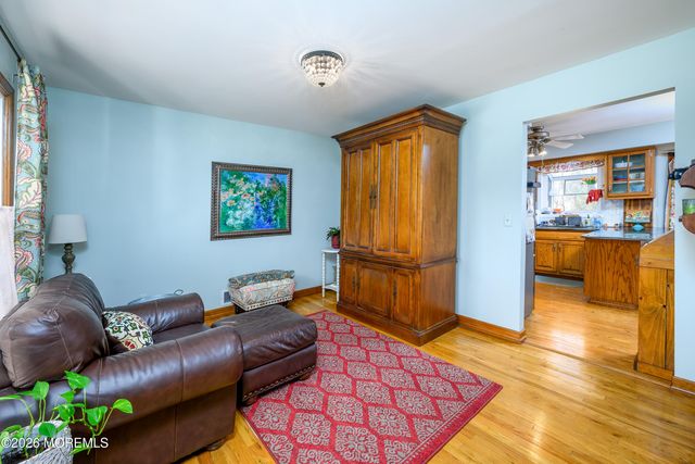 21 Jefferson Court, Freehold, NJ 07728