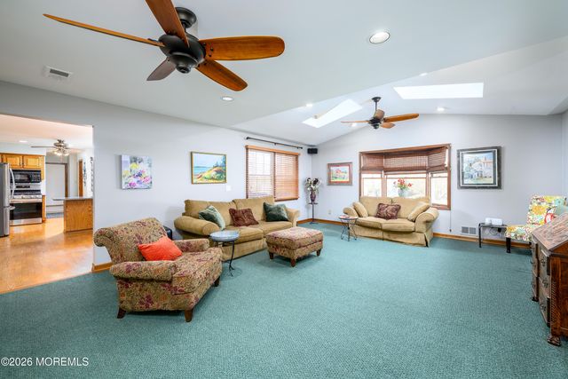 21 Jefferson Court, Freehold, NJ 07728