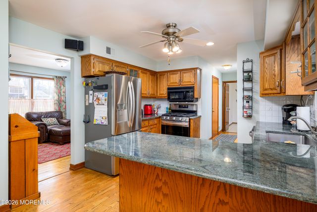 21 Jefferson Court, Freehold, NJ 07728
