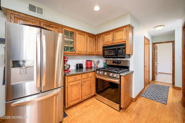 21 Jefferson Court, Freehold, NJ 07728