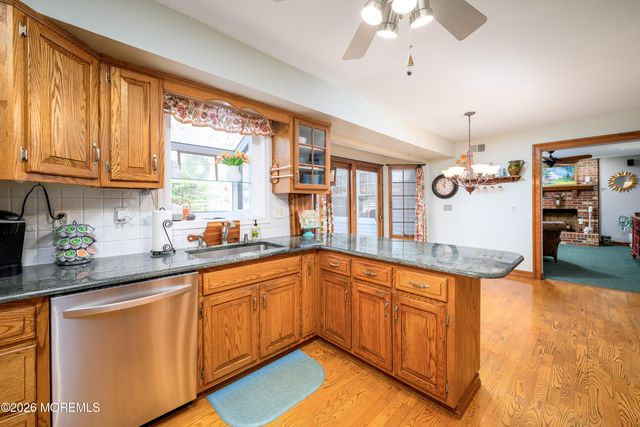 21 Jefferson Court, Freehold, NJ 07728