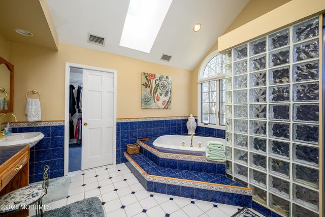 21 Jefferson Court, Freehold, NJ 07728