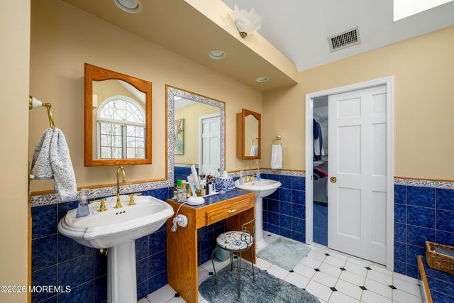 21 Jefferson Court, Freehold, NJ 07728