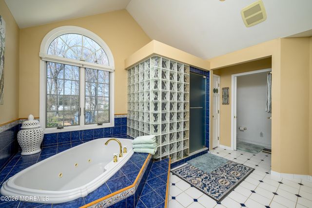 21 Jefferson Court, Freehold, NJ 07728