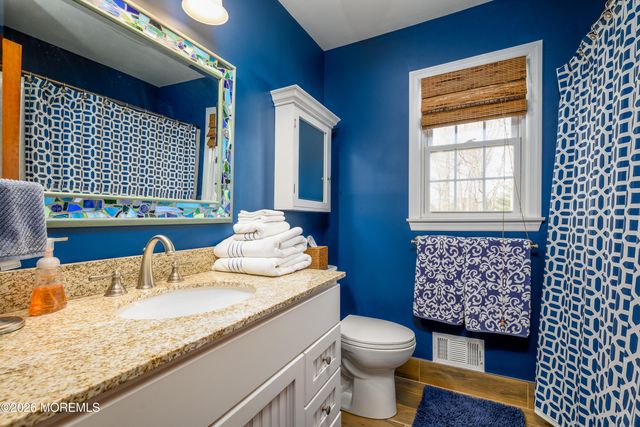 21 Jefferson Court, Freehold, NJ 07728