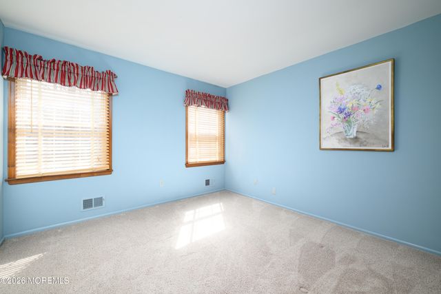21 Jefferson Court, Freehold, NJ 07728