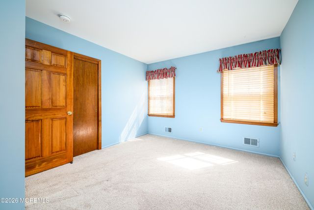 21 Jefferson Court, Freehold, NJ 07728