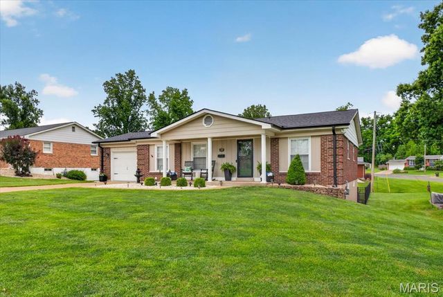 965 N Metter Avenue, Columbia, IL 62236