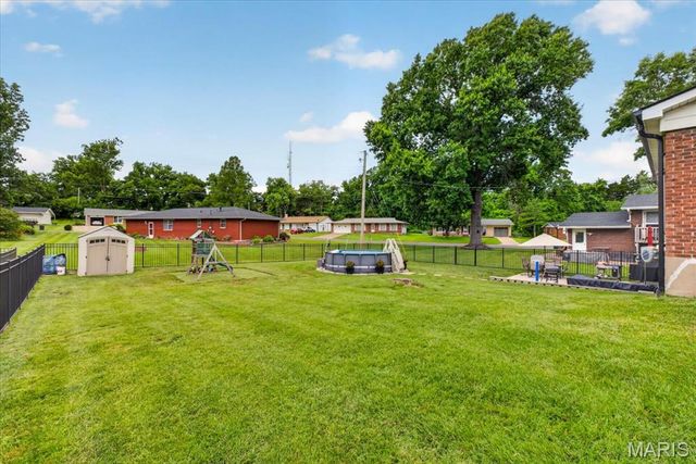 965 N Metter Avenue, Columbia, IL 62236