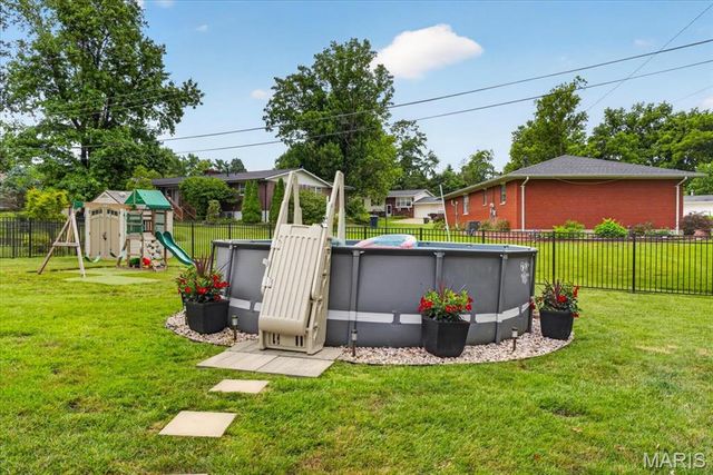 965 N Metter Avenue, Columbia, IL 62236