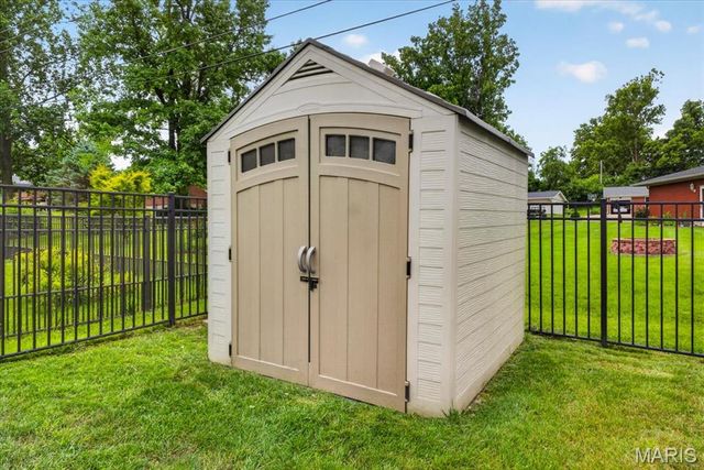 965 N Metter Avenue, Columbia, IL 62236