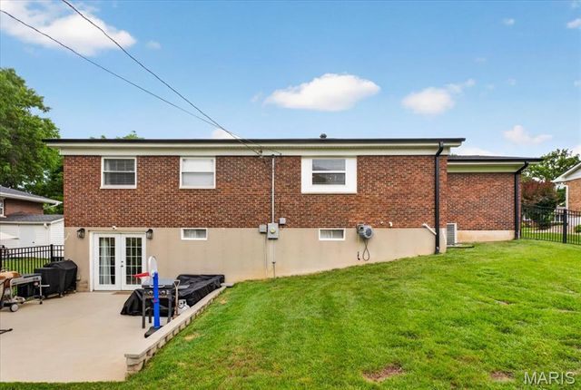 965 N Metter Avenue, Columbia, IL 62236