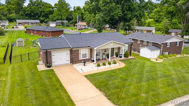 965 N Metter Avenue, Columbia, IL 62236