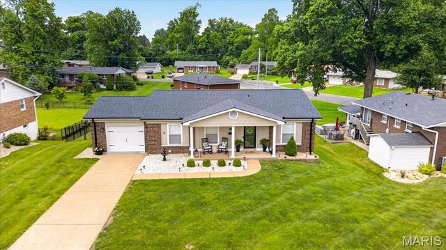 965 N Metter Avenue, Columbia, IL 62236
