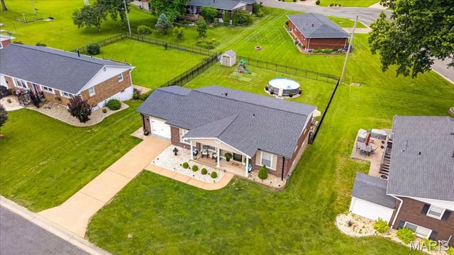 965 N Metter Avenue, Columbia, IL 62236