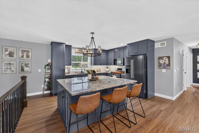 965 N Metter Avenue, Columbia, IL 62236