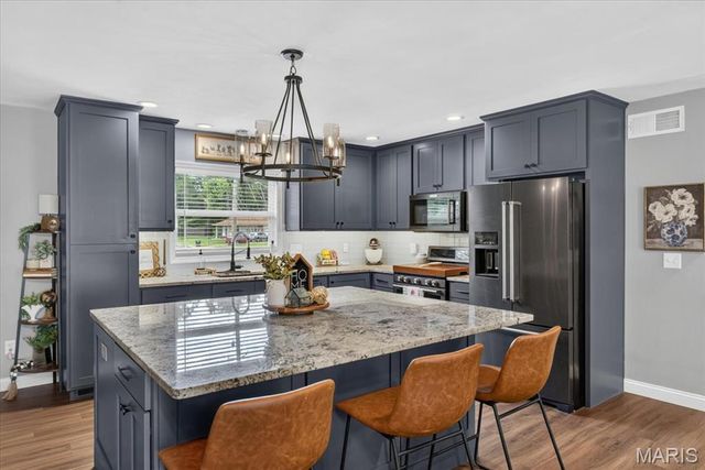 965 N Metter Avenue, Columbia, IL 62236