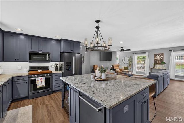 965 N Metter Avenue, Columbia, IL 62236