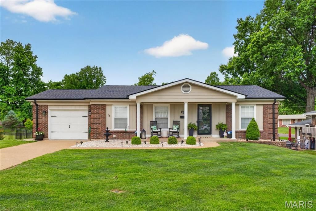 965 N Metter Avenue, Columbia, IL 62236