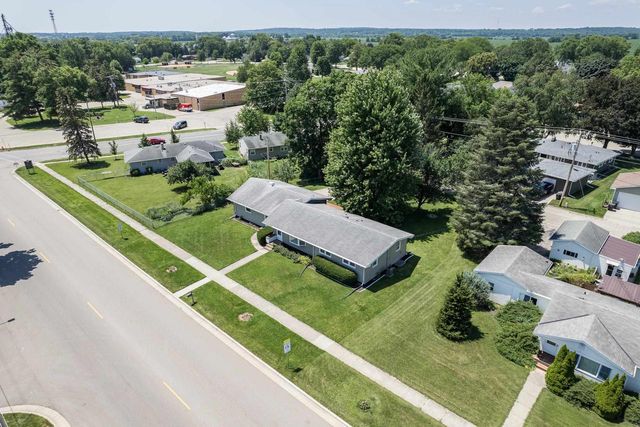 101 N Clear Lake Avenue, Milton, WI 53563