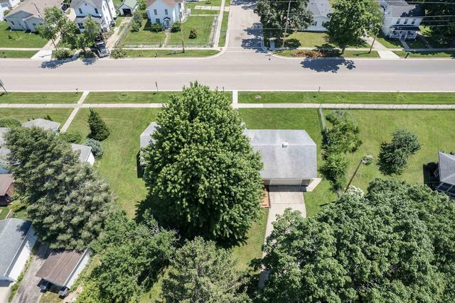 101 N Clear Lake Avenue, Milton, WI 53563