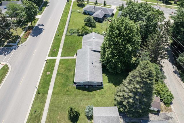 101 N Clear Lake Avenue, Milton, WI 53563