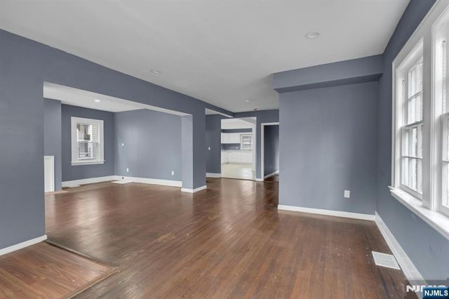 513 Sandford, Newark, NJ 07106