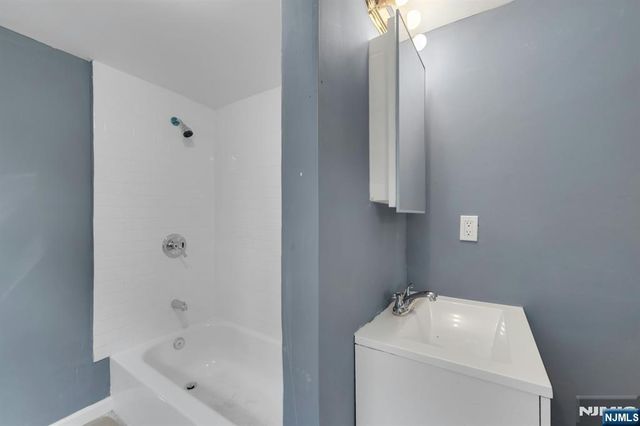 513 Sandford, Newark, NJ 07106