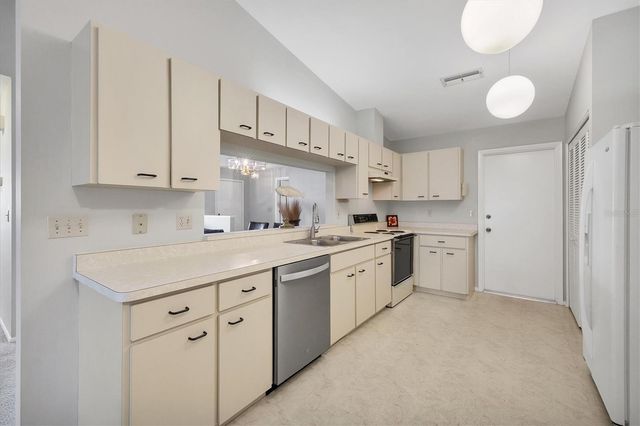 5478 KELLY DRIVE 7, Sarasota, FL 34233