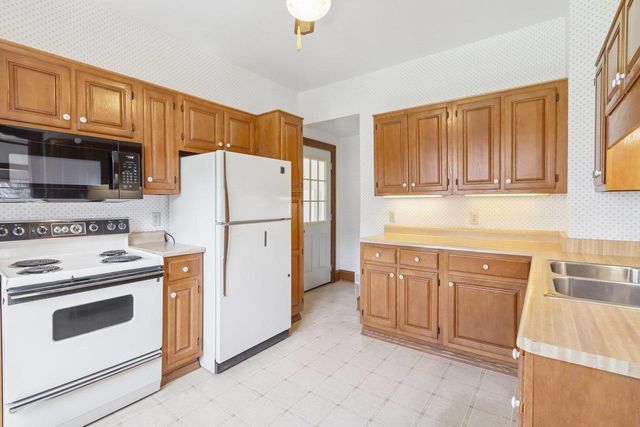 102 S 5th Street, Mount Horeb, WI 53572