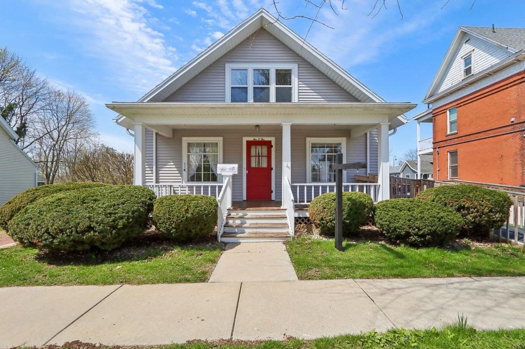 102 S 5th Street, Mount Horeb, WI 53572