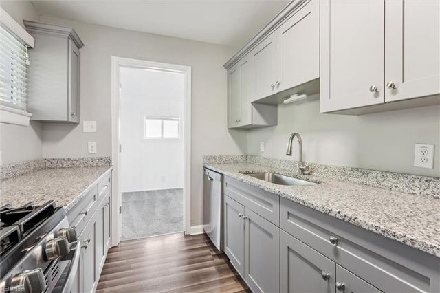 1312 River Oaks DR, Norfolk, VA 23502