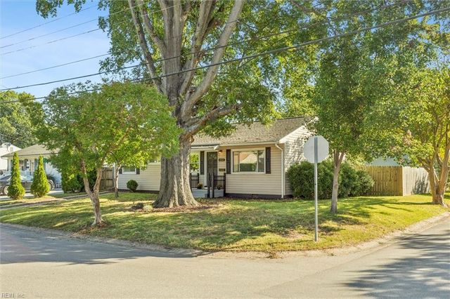 1312 River Oaks DR, Norfolk, VA 23502
