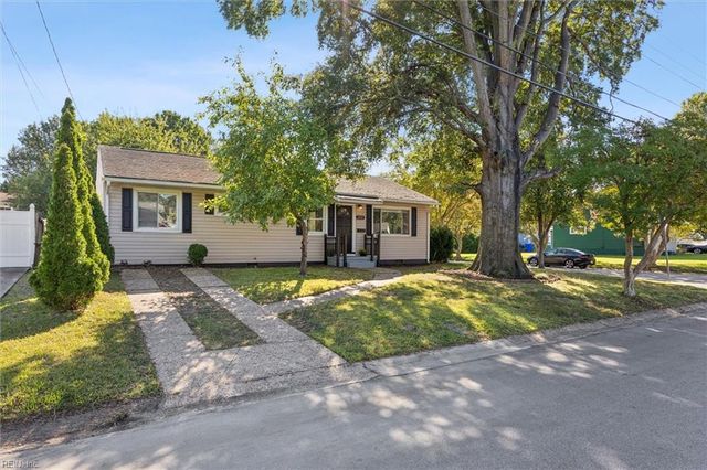 1312 River Oaks DR, Norfolk, VA 23502
