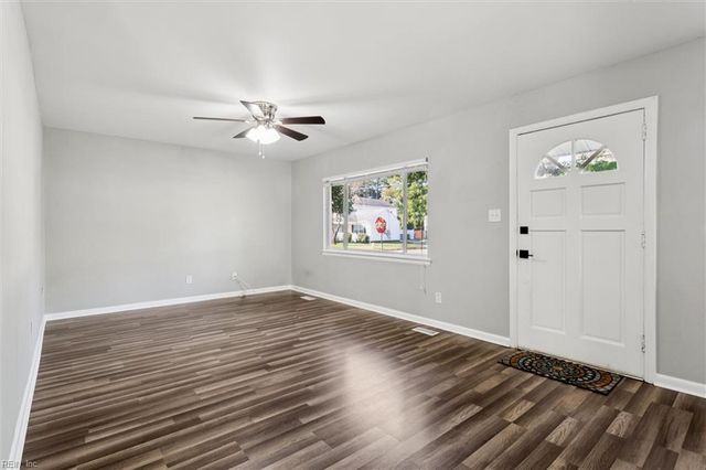 1312 River Oaks DR, Norfolk, VA 23502