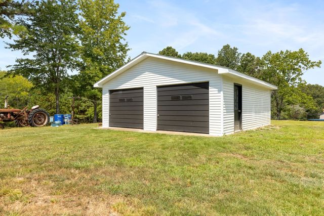 2809 Country Club Dr, Centerville, TN 37033