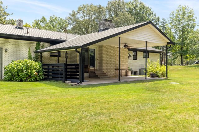 2809 Country Club Dr, Centerville, TN 37033