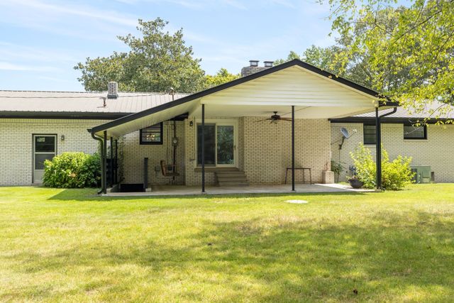 2809 Country Club Dr, Centerville, TN 37033