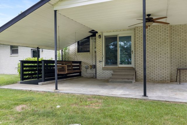 2809 Country Club Dr, Centerville, TN 37033
