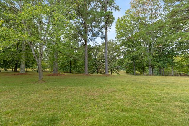2809 Country Club Dr, Centerville, TN 37033