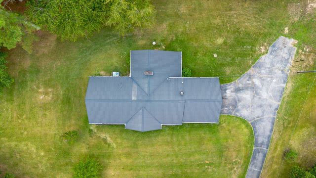 2809 Country Club Dr, Centerville, TN 37033