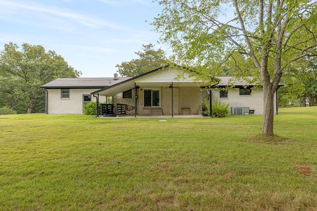 2809 Country Club Dr, Centerville, TN 37033